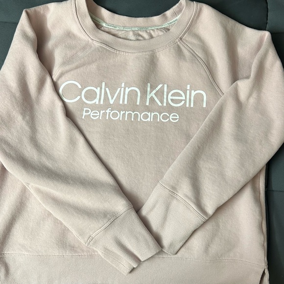Calvin Klein light pink semi crop sweatshirt,
Size M - Picture 5 of 8